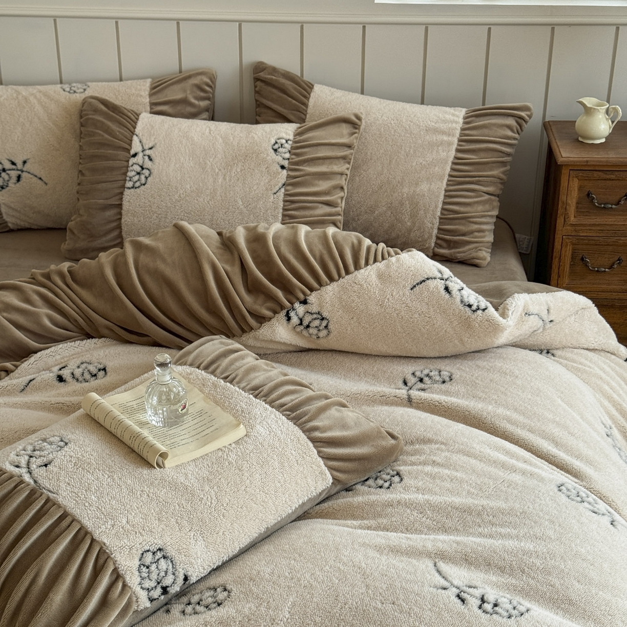 91家纺网 家纺一手货源 找家纺 新印象 2025新款法式阳离子绒保暖床盖四件套 赫本