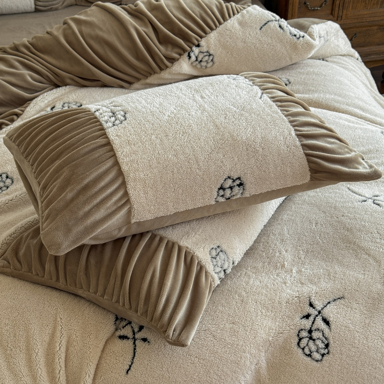 91家纺网 家纺一手货源 找家纺 新印象 2025新款法式阳离子绒保暖床盖四件套 赫本