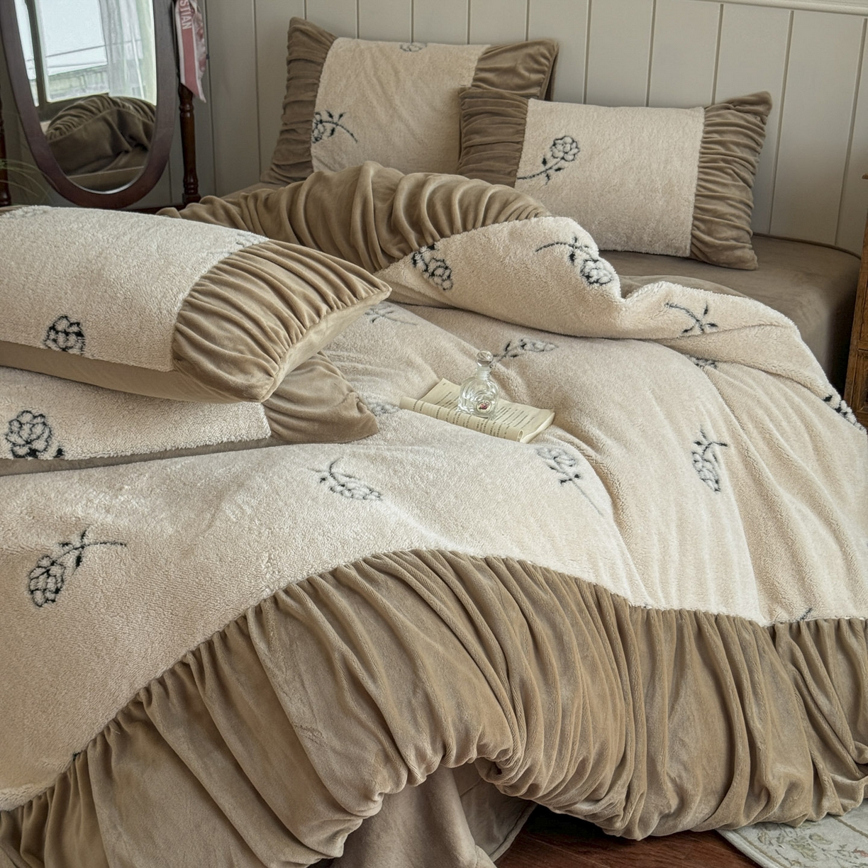 91家纺网 家纺一手货源 找家纺 新印象 2025新款法式阳离子绒保暖床盖四件套 赫本