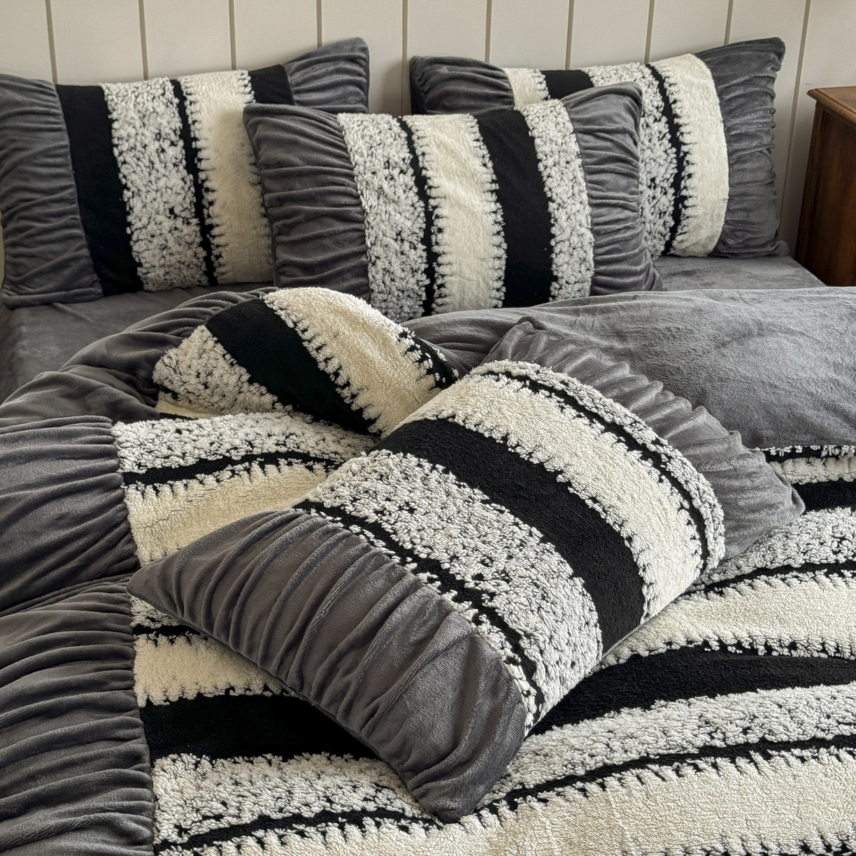 91家纺网 家纺一手货源 找家纺 新印象 2025新款法式阳离子绒保暖床盖四件套 里维斯