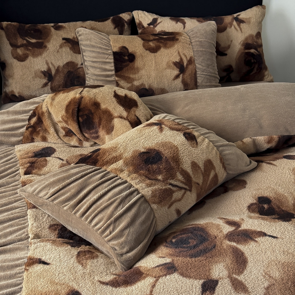 91家纺网 家纺一手货源 找家纺 新印象 2025新款复古法式兔毛绒保暖四件套 复古法式-花优