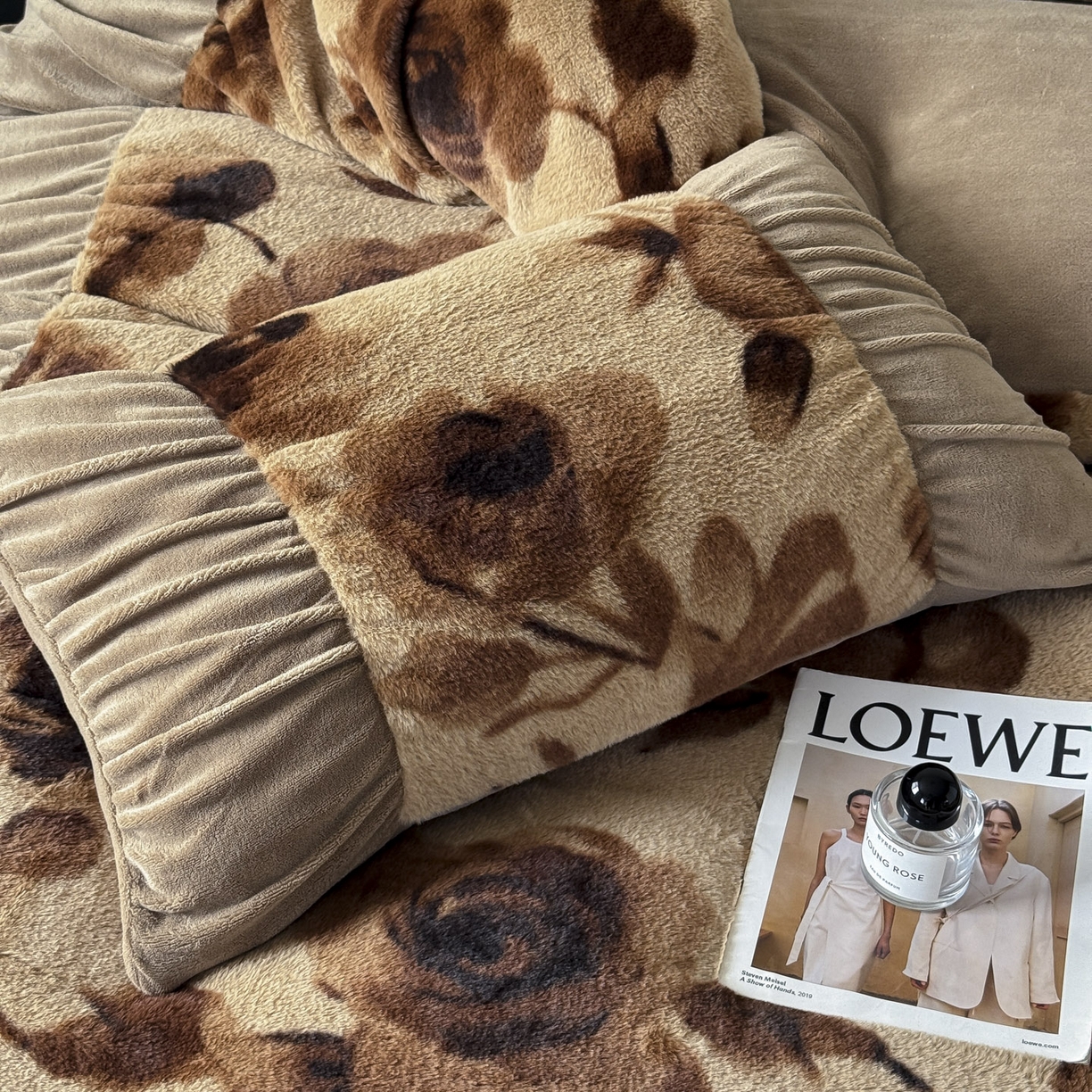 91家纺网 家纺一手货源 找家纺 新印象 2025新款复古法式兔毛绒保暖四件套 复古法式-花优