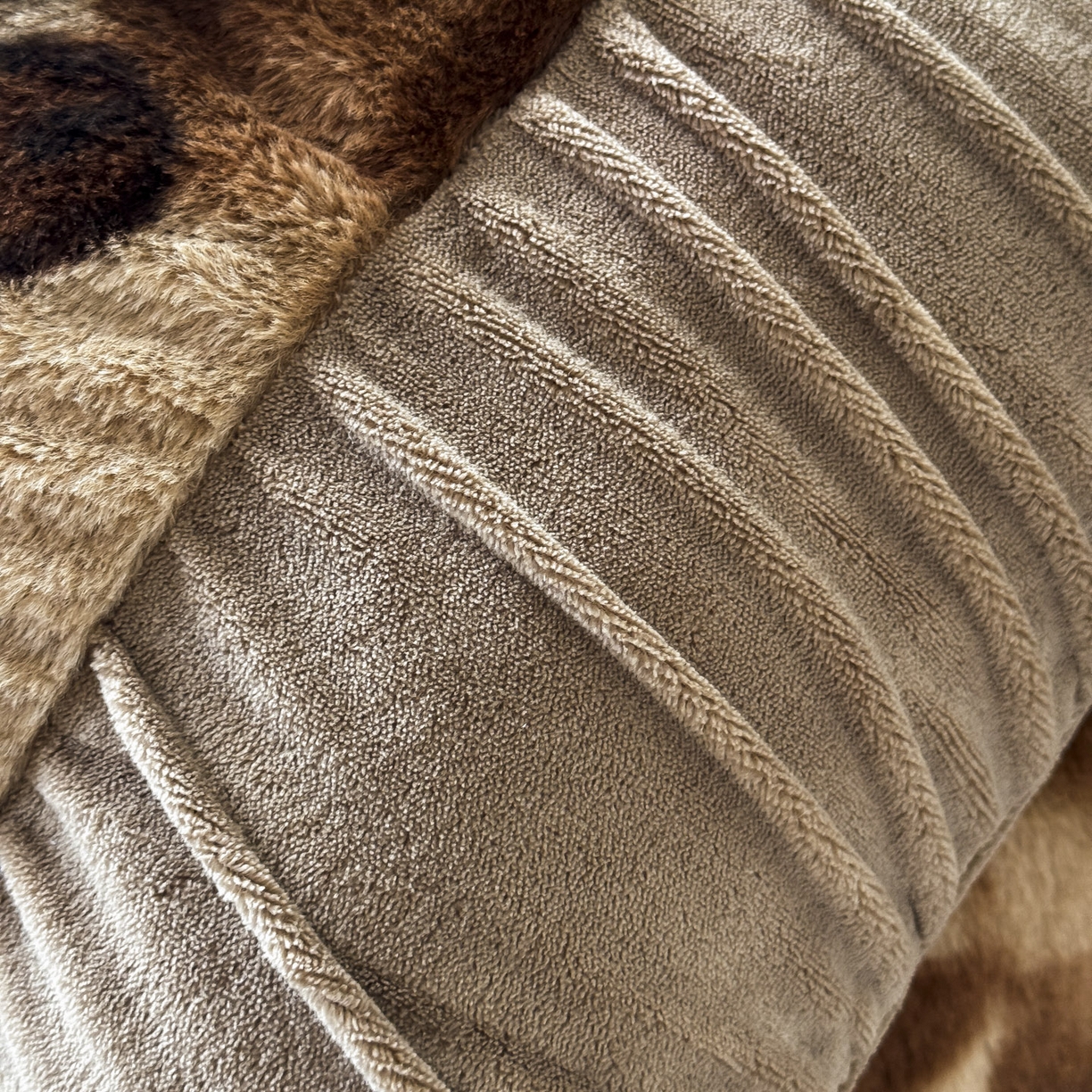 91家纺网 家纺一手货源 找家纺 新印象 2025新款复古法式兔毛绒保暖四件套 复古法式-花优