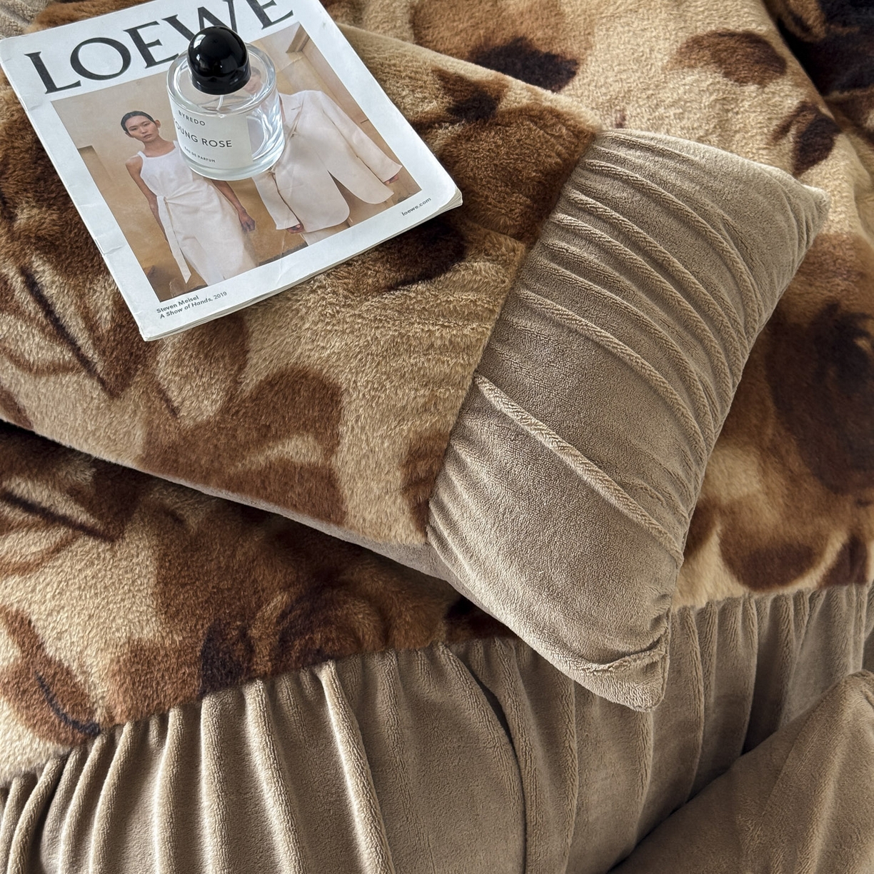 91家纺网 家纺一手货源 找家纺 新印象 2025新款复古法式兔毛绒保暖四件套 复古法式-花优