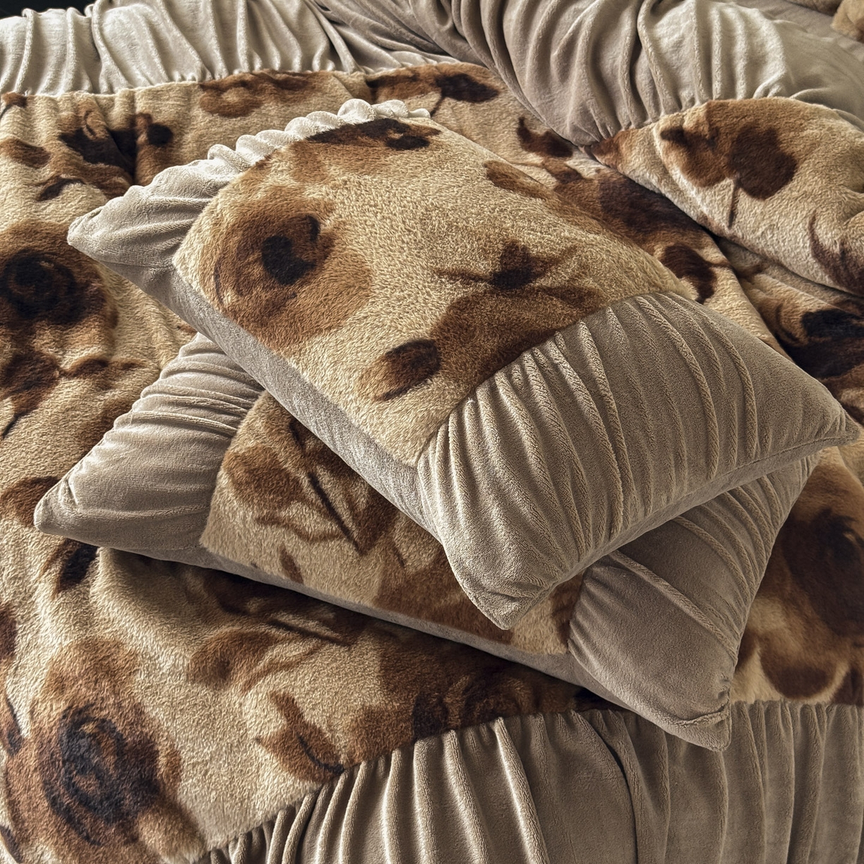 91家纺网 家纺一手货源 找家纺 新印象 2025新款复古法式兔毛绒保暖四件套 复古法式-花优