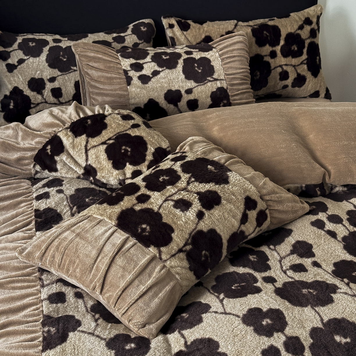 91家纺网 家纺一手货源 找家纺 新印象 2025新款复古法式兔毛绒保暖四件套 复古法式-曼苏