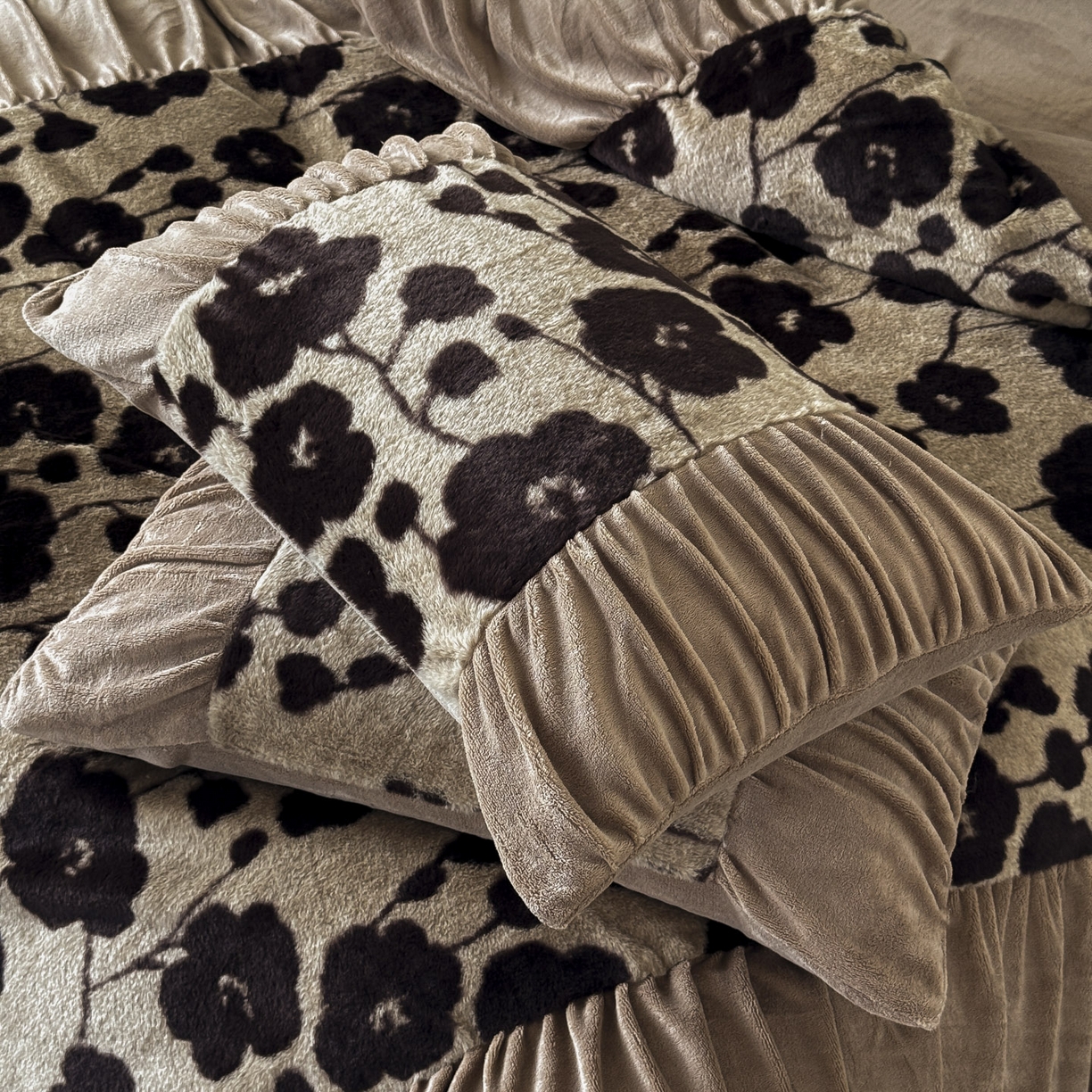 91家纺网 家纺一手货源 找家纺 新印象 2025新款复古法式兔毛绒保暖四件套 复古法式-曼苏