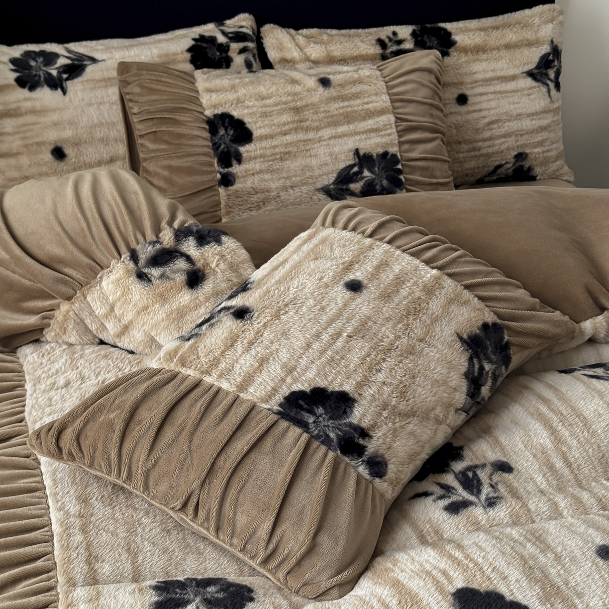 91家纺网 家纺一手货源 找家纺 新印象 2025新款复古法式兔毛绒保暖四件套 复古法式-蔓朵