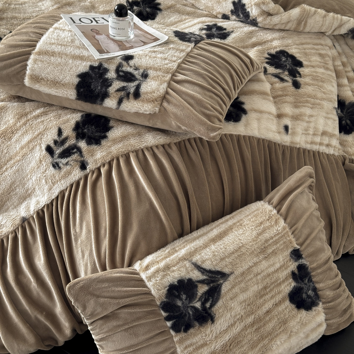 91家纺网 家纺一手货源 找家纺 新印象 2025新款复古法式兔毛绒保暖四件套 复古法式-蔓朵