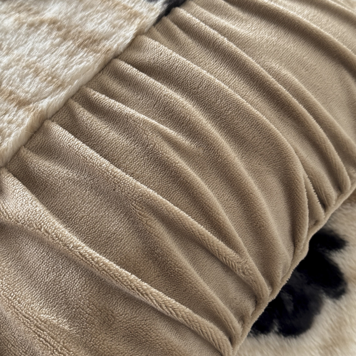 91家纺网 家纺一手货源 找家纺 新印象 2025新款复古法式兔毛绒保暖四件套 复古法式-蔓朵