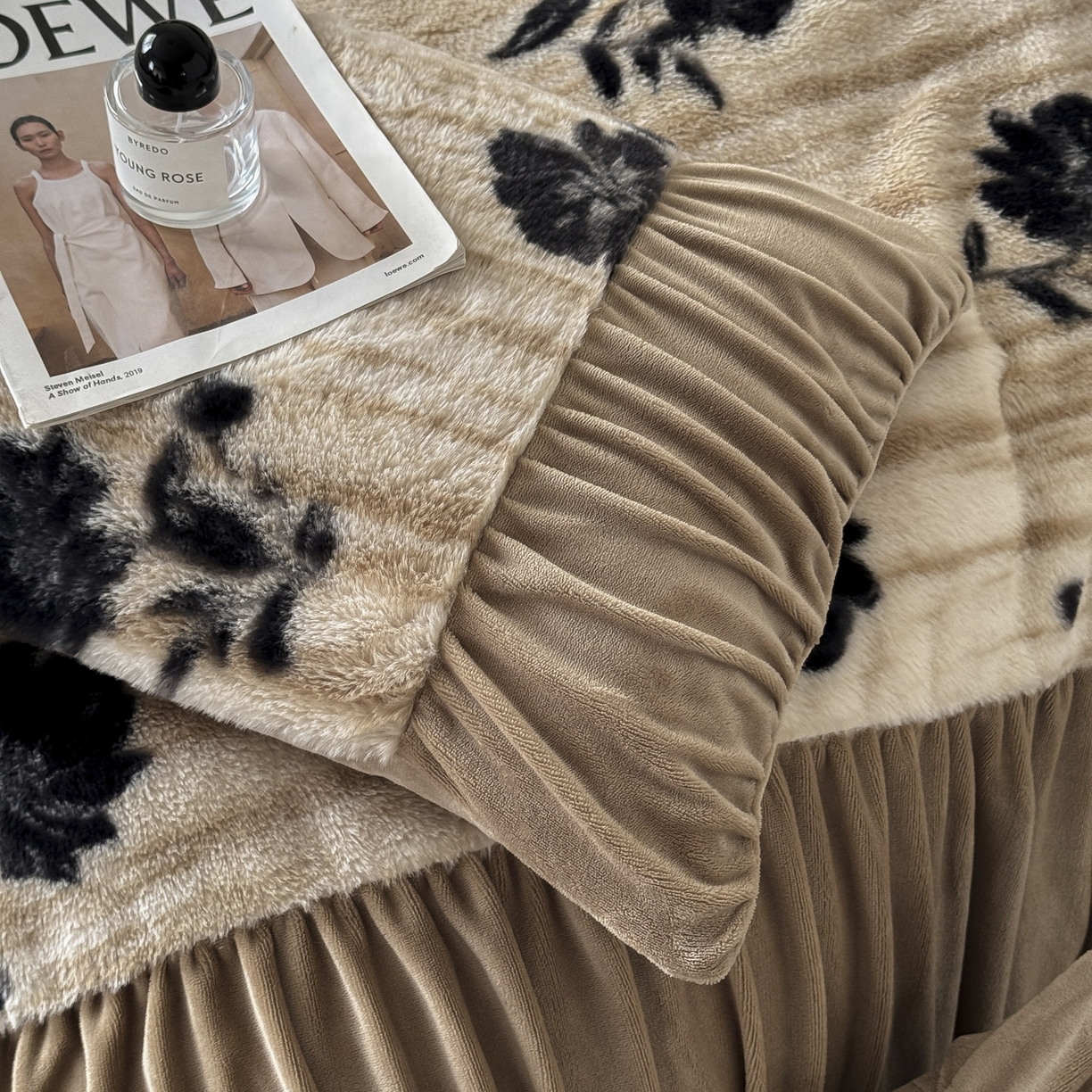 91家纺网 家纺一手货源 找家纺 新印象 2025新款复古法式兔毛绒保暖四件套 复古法式-蔓朵