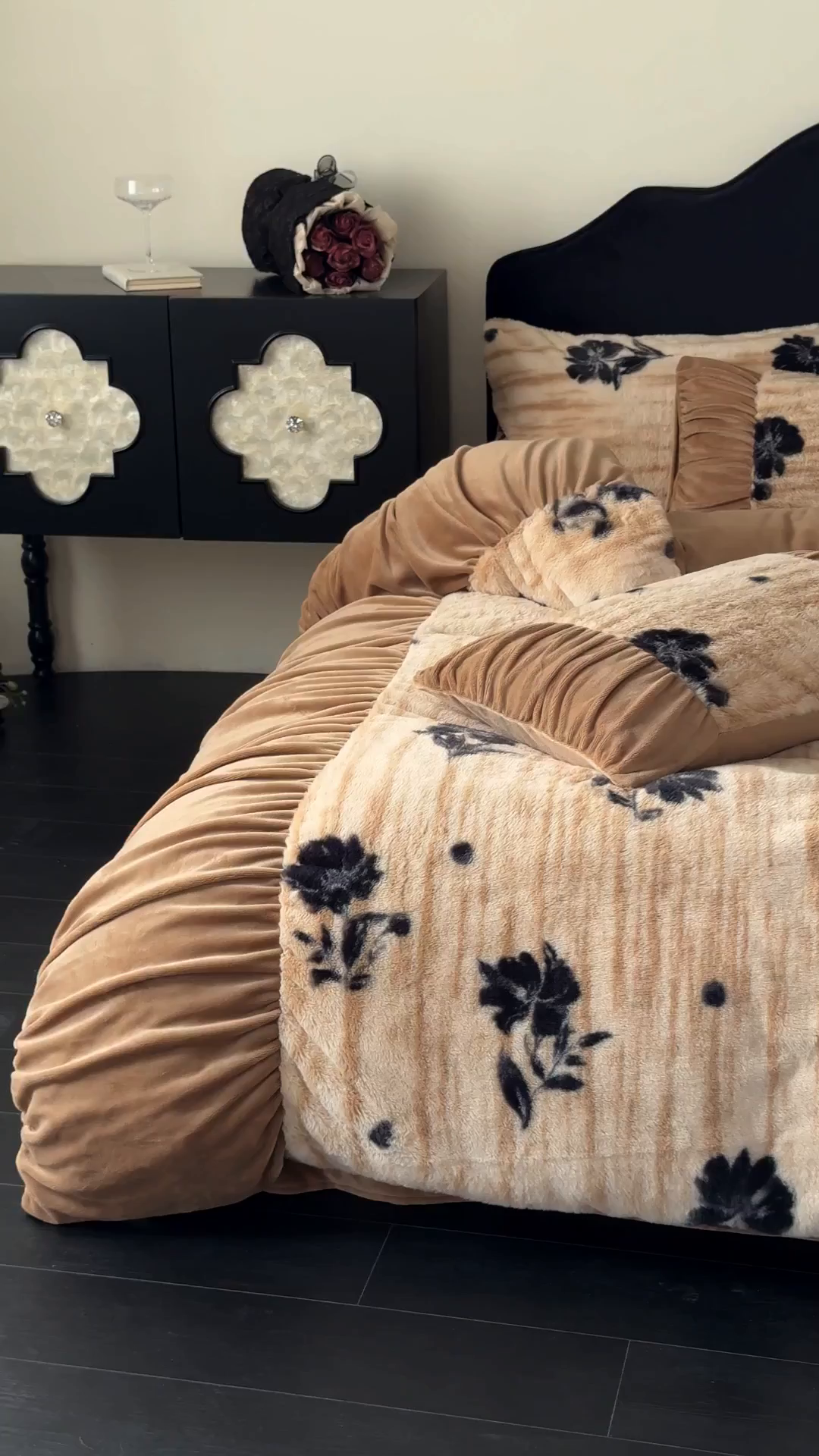 91家纺网 家纺一手货源 找家纺 新印象 2025新款复古法式兔毛绒保暖四件套 复古法式-蔓朵