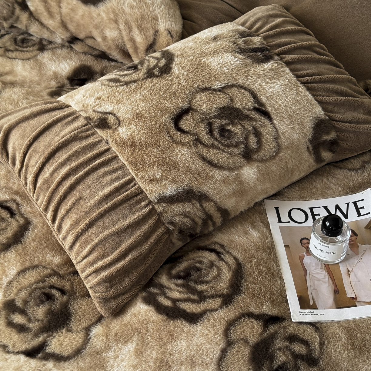 91家纺网 家纺一手货源 找家纺 新印象 2025新款复古法式兔毛绒保暖四件套 复古法式-梦露