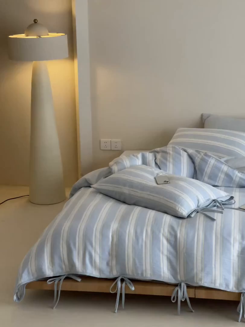 91家纺网 家纺一手货源 找家纺 小春日和 2025新款纯棉提花条纹四件套全棉简约民宿高端床品四件套水洗提花人字纹床单1.8床笠加大床单 喜又-蓝