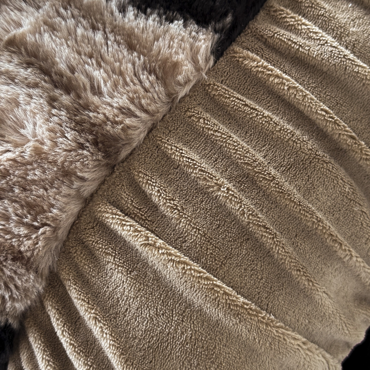 91家纺网 家纺一手货源 找家纺 新印象 2025新款复古法式兔毛绒保暖四件套 复古法式-蜜雅