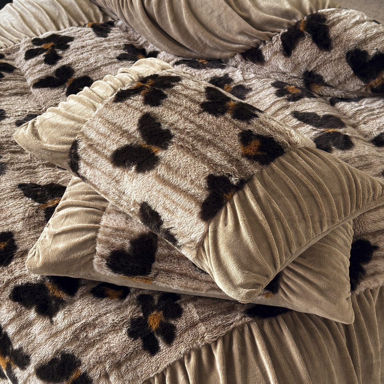 91家纺网 家纺一手货源 找家纺 新印象 2025新款复古法式兔毛绒保暖四件套 复古法式-蜜雅