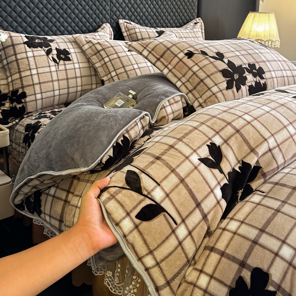 91家纺网 家纺一手货源 找家纺 （总）栩裕纺织 2025新款加厚牛奶绒床盖四件套