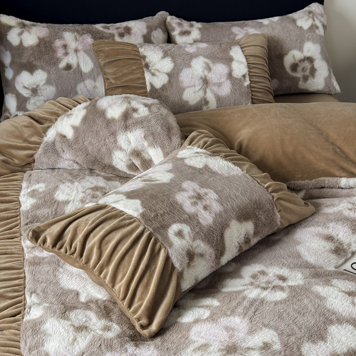 91家纺网 家纺一手货源 找家纺 新印象 2025新款复古法式兔毛绒保暖四件套 复古法式-浅栀