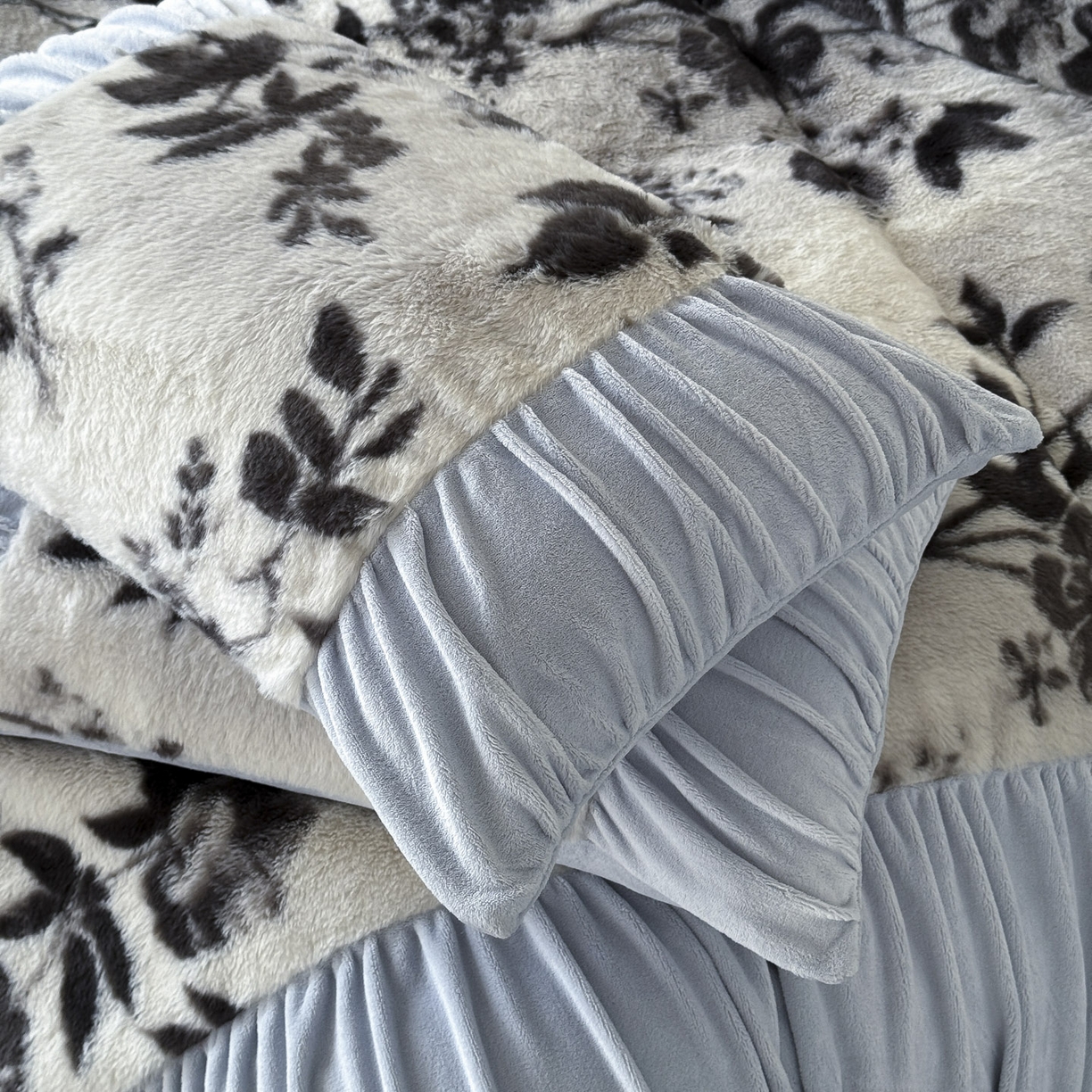 91家纺网 家纺一手货源 找家纺 新印象 2025新款复古法式兔毛绒保暖四件套 复古法式-奢香之都