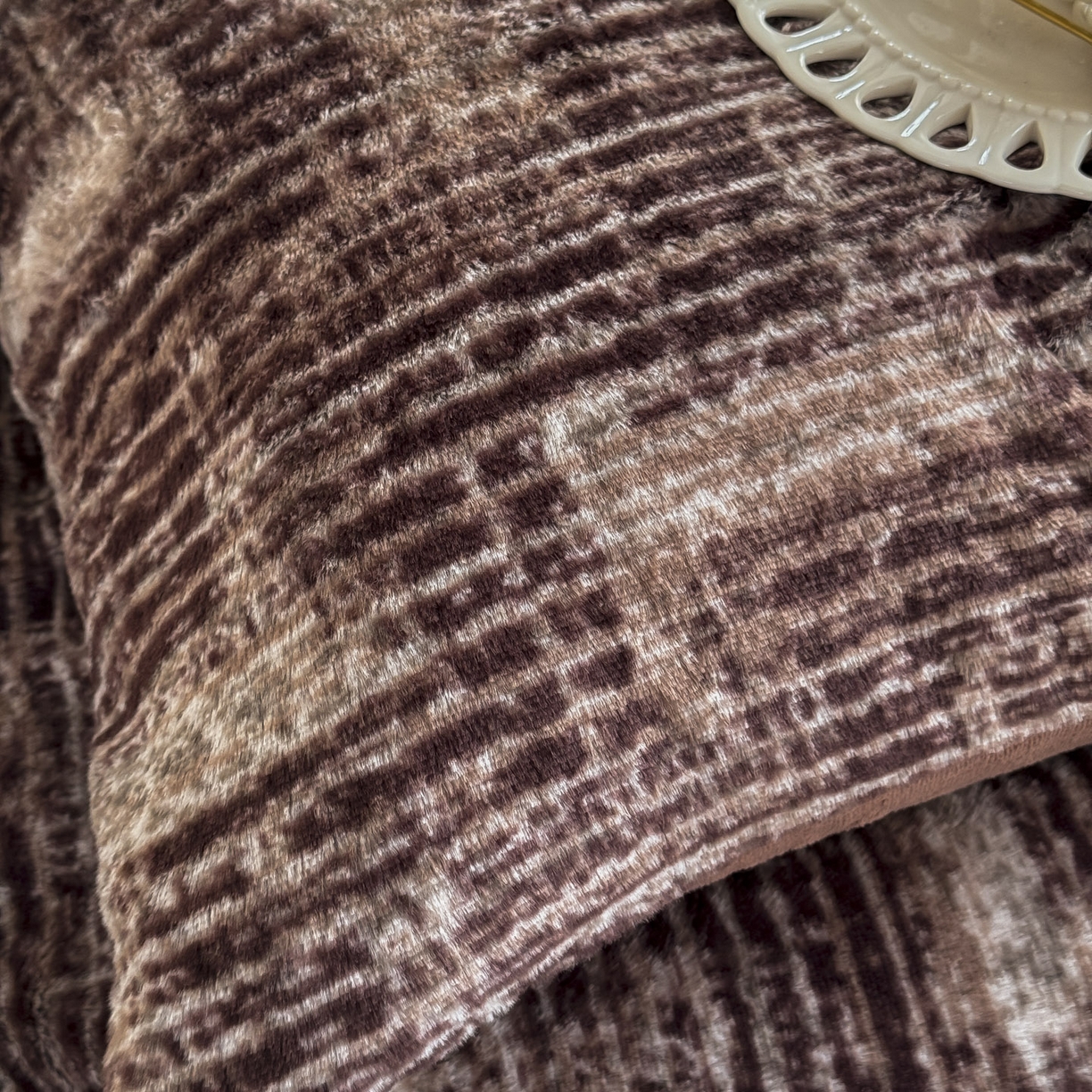 91家纺网 家纺一手货源 找家纺 新印象 2025新款美拉德系列兔毛绒保暖四件套 爱莎