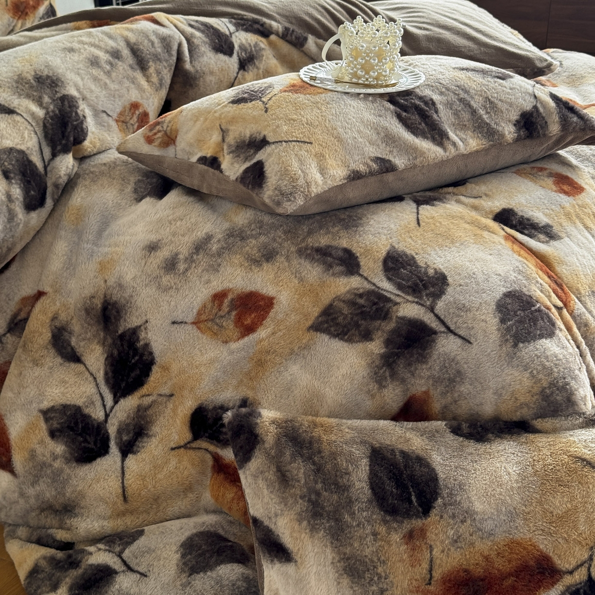 91家纺网 家纺一手货源 找家纺 新印象 2025新款美拉德系列兔毛绒保暖四件套 艾秋