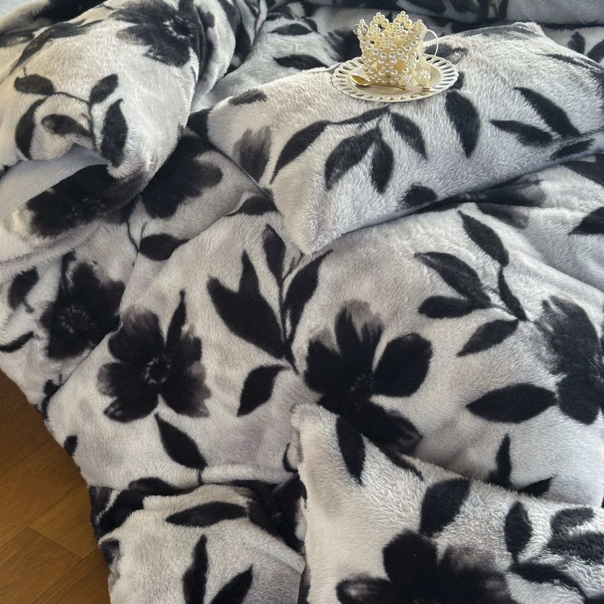 91家纺网 家纺一手货源 找家纺 新印象 2025新款美拉德系列兔毛绒保暖四件套 奥丽加朵