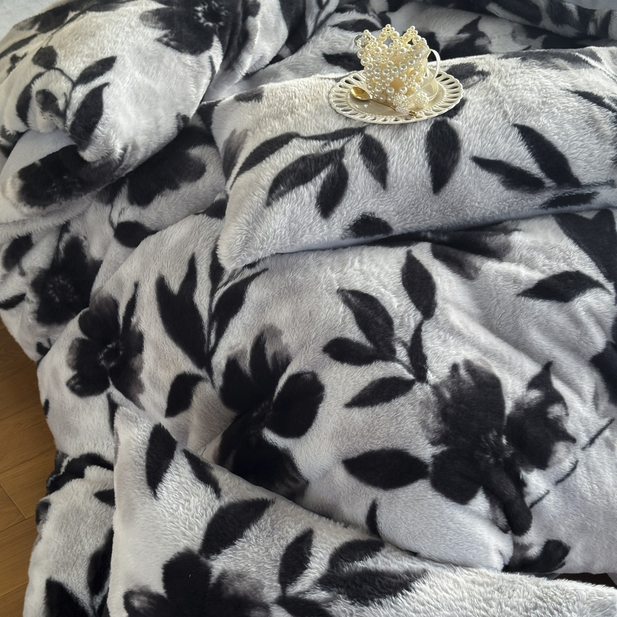 91家纺网 家纺一手货源 找家纺 新印象 2025新款美拉德系列兔毛绒保暖四件套 奥丽加朵