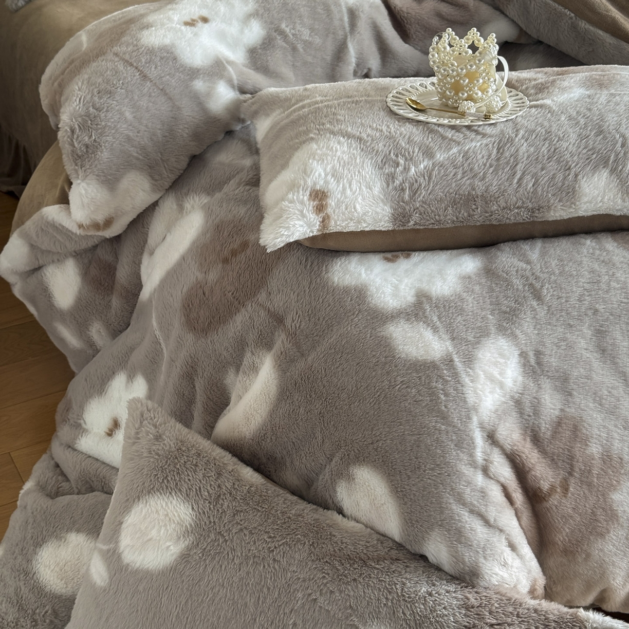 91家纺网 家纺一手货源 找家纺 新印象 2025新款美拉德系列兔毛绒保暖四件套 芙微