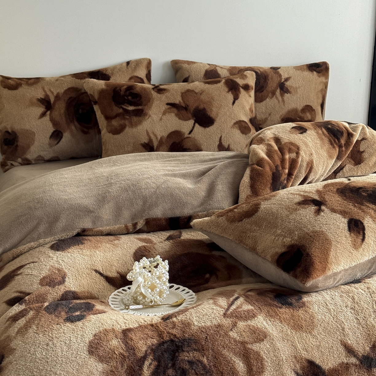 91家纺网 家纺一手货源 找家纺 新印象 2025新款美拉德系列兔毛绒保暖四件套 花优