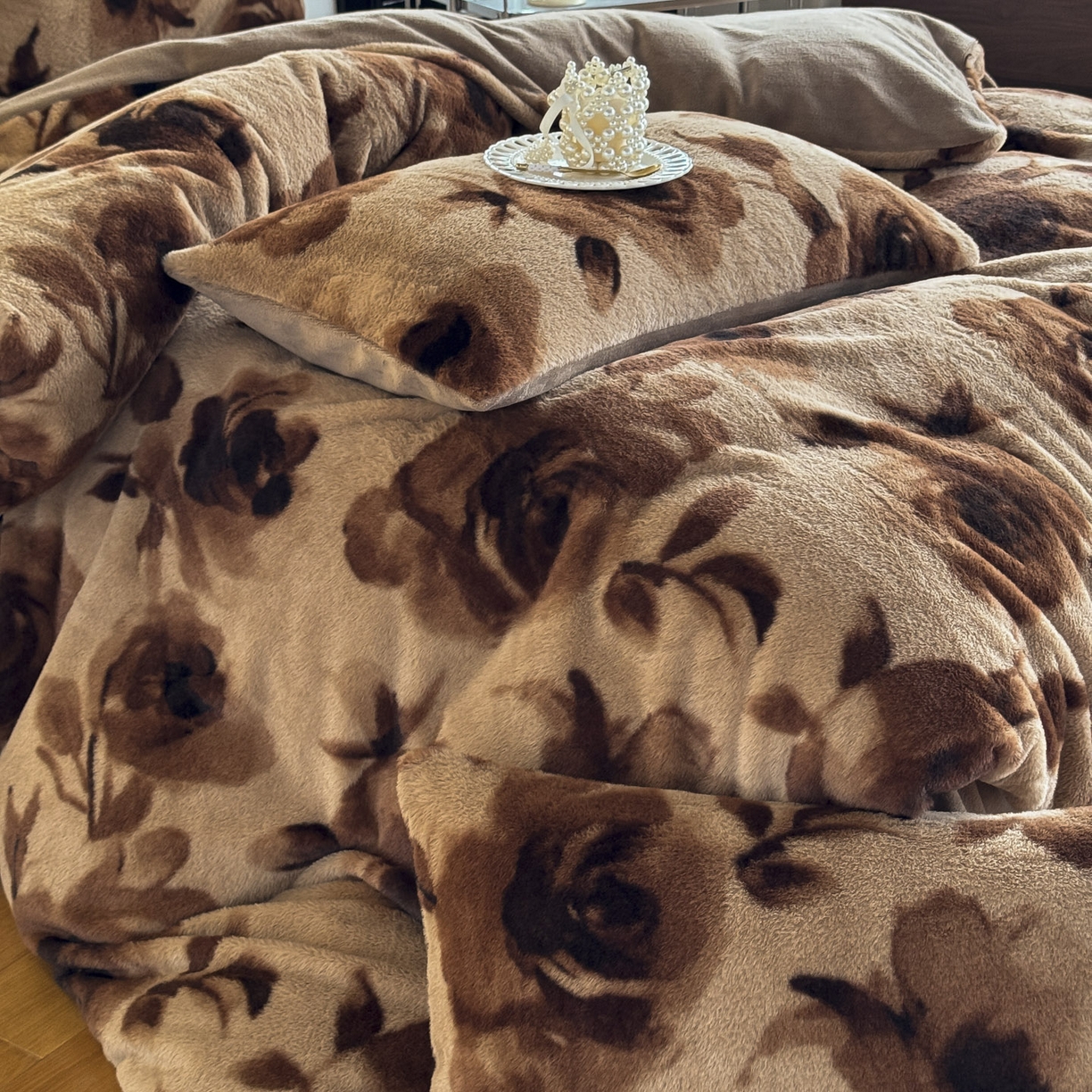 91家纺网 家纺一手货源 找家纺 新印象 2025新款美拉德系列兔毛绒保暖四件套 花优