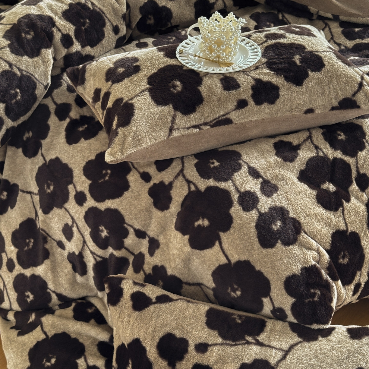 91家纺网 家纺一手货源 找家纺 新印象 2025新款美拉德系列兔毛绒保暖四件套 曼苏