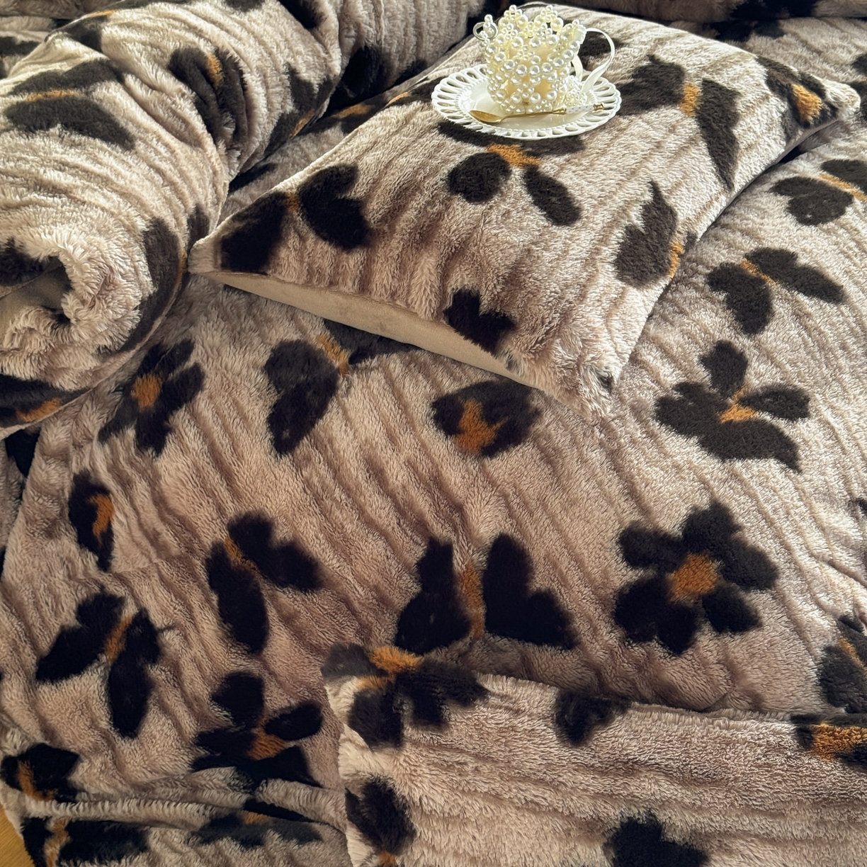 91家纺网 家纺一手货源 找家纺 新印象 2025新款美拉德系列兔毛绒保暖四件套 蜜雅