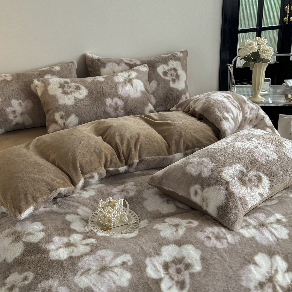 91家纺网 家纺一手货源 找家纺 新印象 2025新款美拉德系列兔毛绒保暖四件套 浅栀