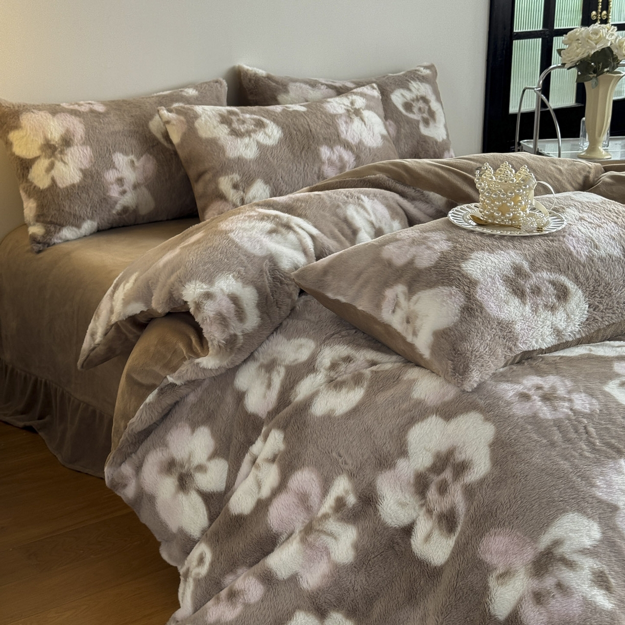 91家纺网 家纺一手货源 找家纺 新印象 2025新款美拉德系列兔毛绒保暖四件套 浅栀