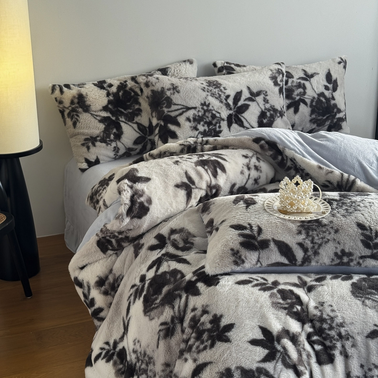 91家纺网 家纺一手货源 找家纺 新印象 2025新款美拉德系列兔毛绒保暖四件套 奢香之都