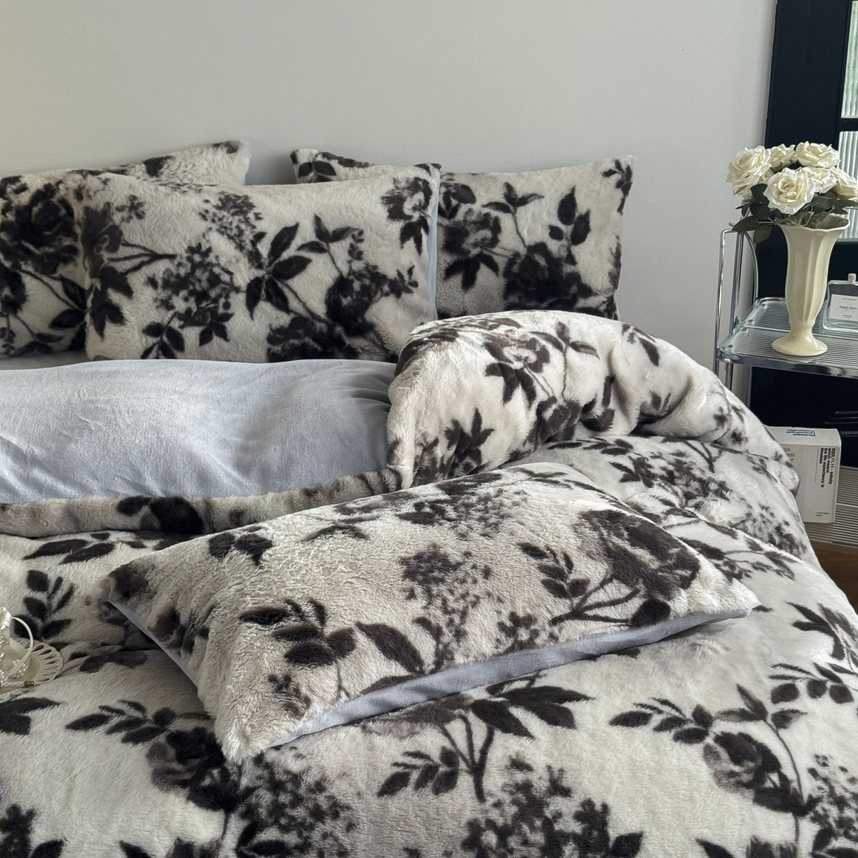 91家纺网 家纺一手货源 找家纺 新印象 2025新款美拉德系列兔毛绒保暖四件套 奢香之都