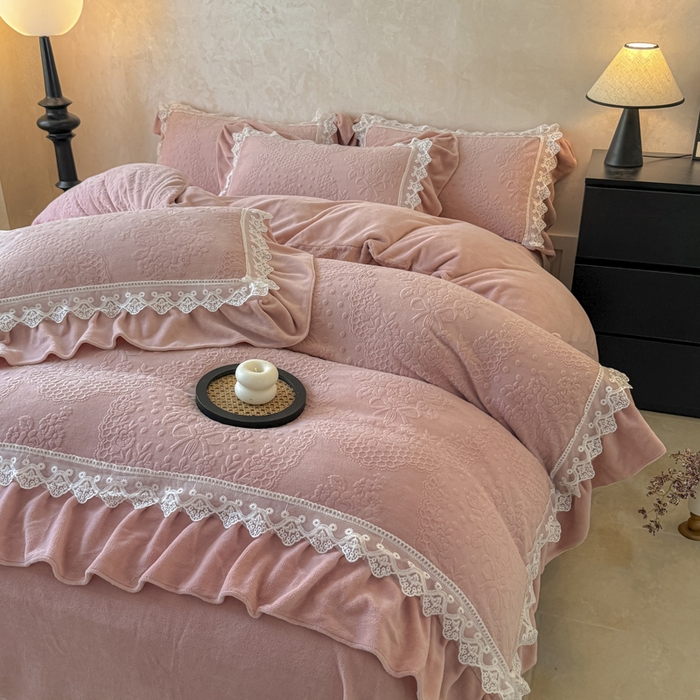 宝薇家纺 2025新款全消光雕花工艺法式花边牛奶绒宝宝绒四件套-艾薇儿 艾薇儿-豆沙