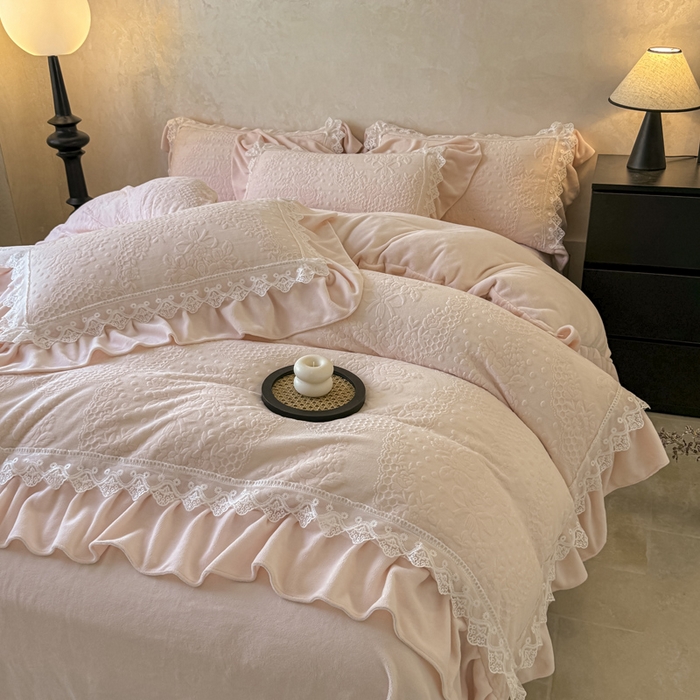 宝薇家纺 2025新款全消光雕花工艺法式花边牛奶绒宝宝绒四件套-艾薇儿 艾薇儿-玉