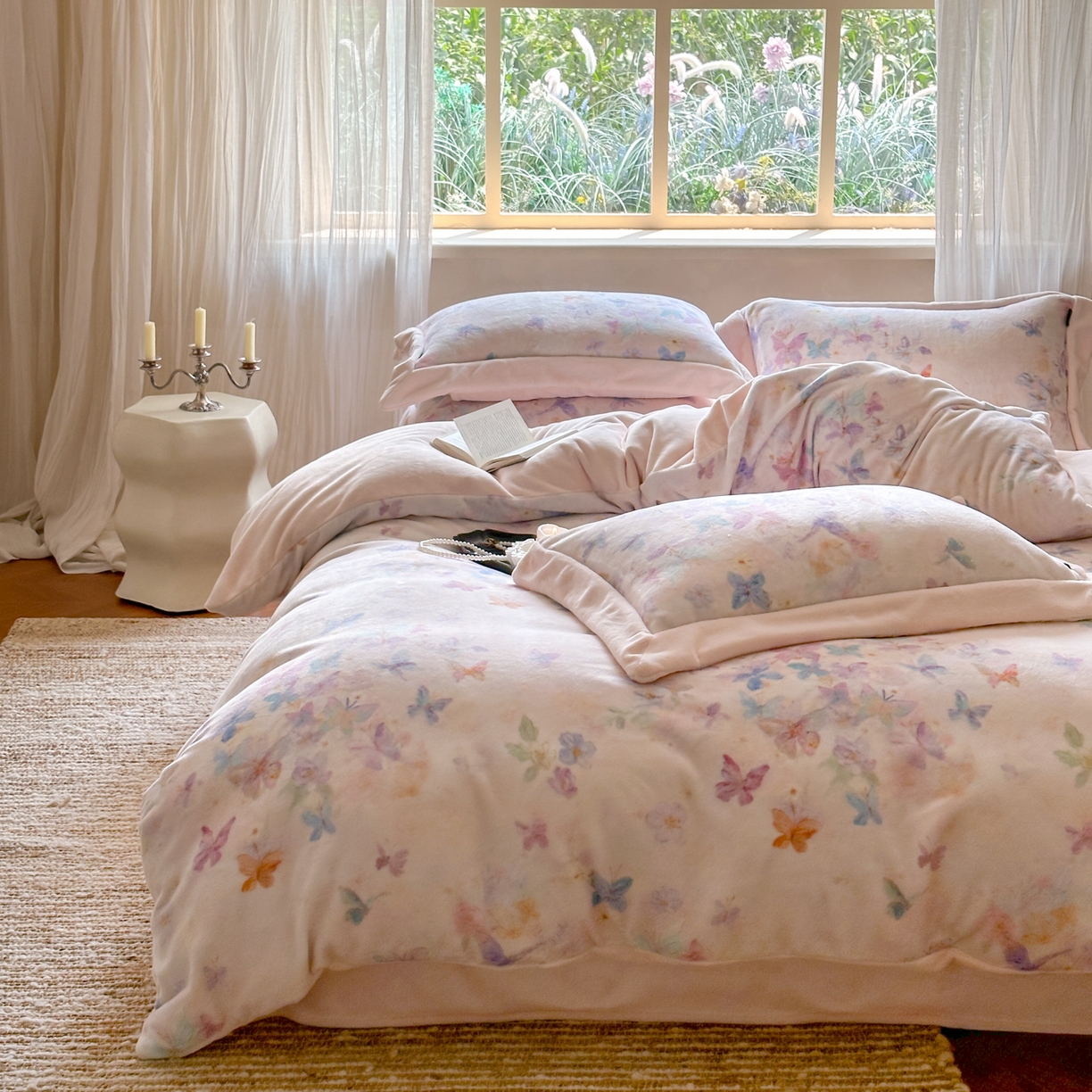 91家纺网 家纺一手货源 找家纺 （总）云栖家居 2025秋冬新款加厚立体消光牛奶绒四件套-迷蝶