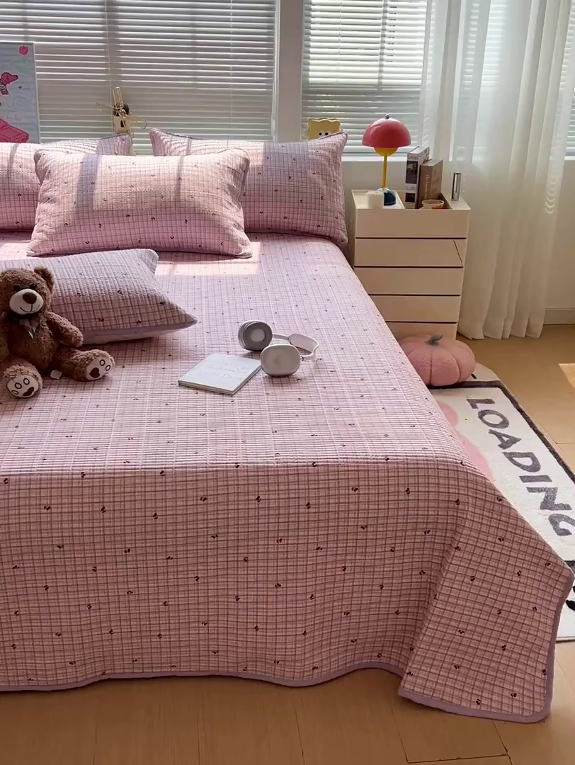 91家纺网 家纺一手货源 找家纺 暖芯优选 2025新款木棉印花床盖三件套 格子樱桃