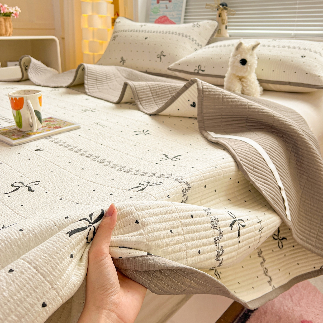 91家纺网 家纺一手货源 找家纺 暖芯优选 2025新款木棉双层纱ins少女心可爱系加厚豆豆冬被四件套床盖三件套暖梦系列（小红书推荐） 点点爱心