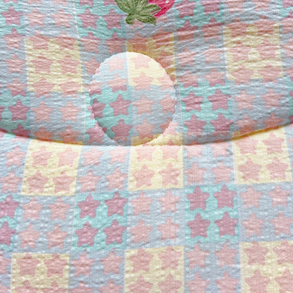 91家纺网 家纺一手货源 找家纺 暖芯优选 2025新款木棉双层纱ins少女心可爱系加厚豆豆冬被四件套床盖三件套暖梦系列（小红书推荐） 格子草莓