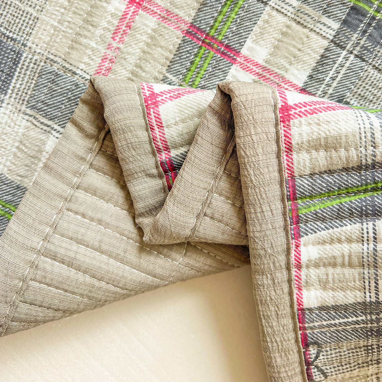 91家纺网 家纺一手货源 找家纺 暖芯优选 2025新款木棉双层纱ins少女心可爱系加厚豆豆冬被四件套床盖三件套暖梦系列（小红书推荐） 绿色条格