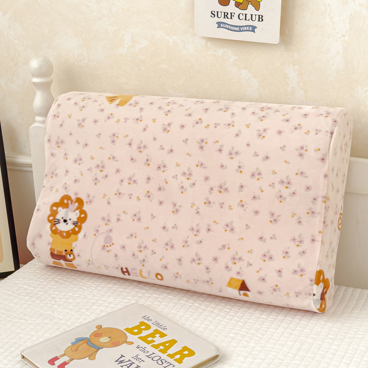 91家纺网 家纺一手货源 找家纺 良佐生活 2025新款宝宝绒乳胶枕套 小狮子乐园-粉