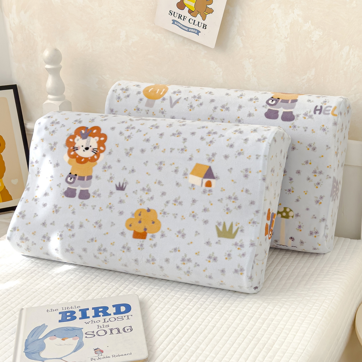 91家纺网 家纺一手货源 找家纺 良佐生活 2025新款宝宝绒乳胶枕套 小狮子乐园-蓝