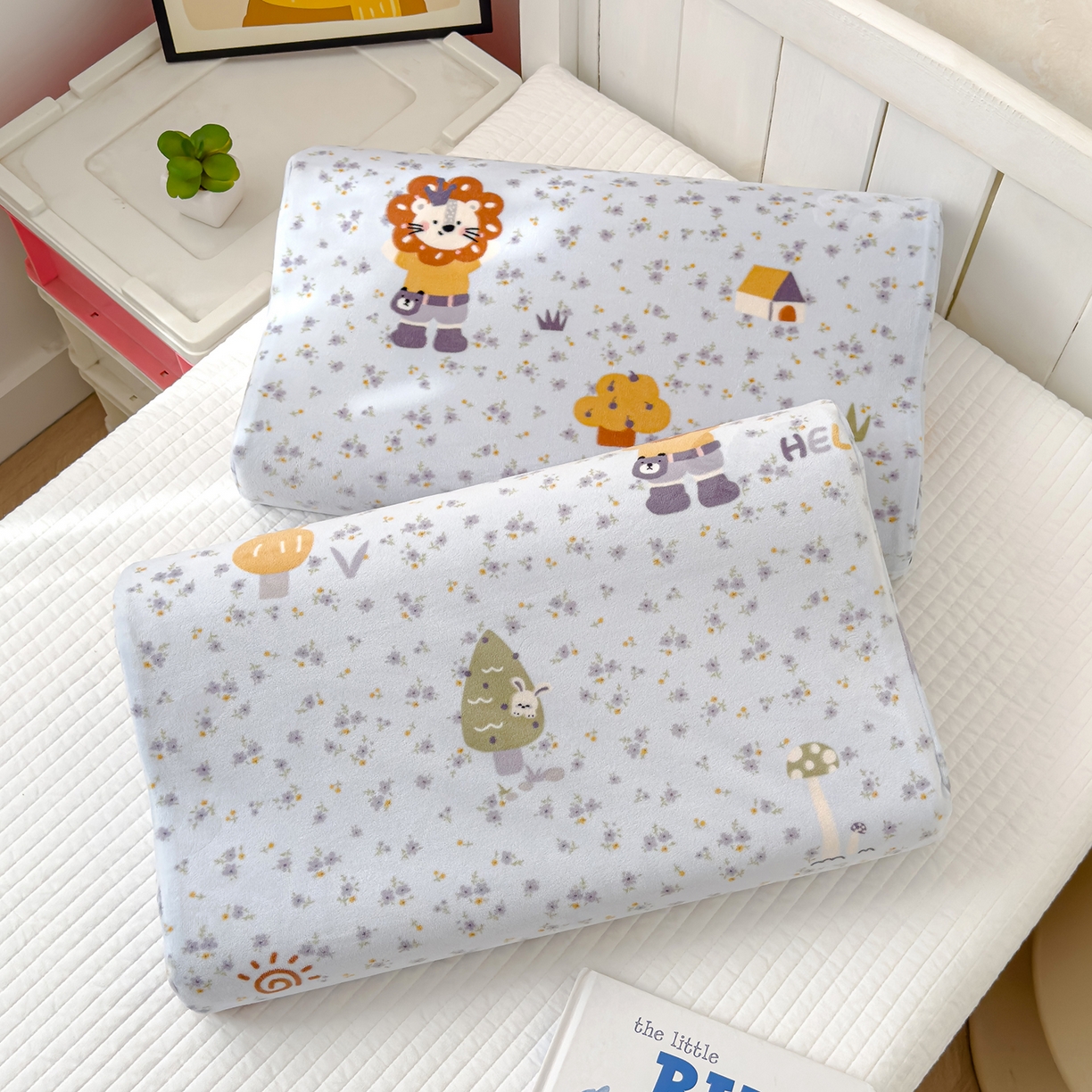 91家纺网 家纺一手货源 找家纺 良佐生活 2025新款宝宝绒乳胶枕套 小狮子乐园-蓝