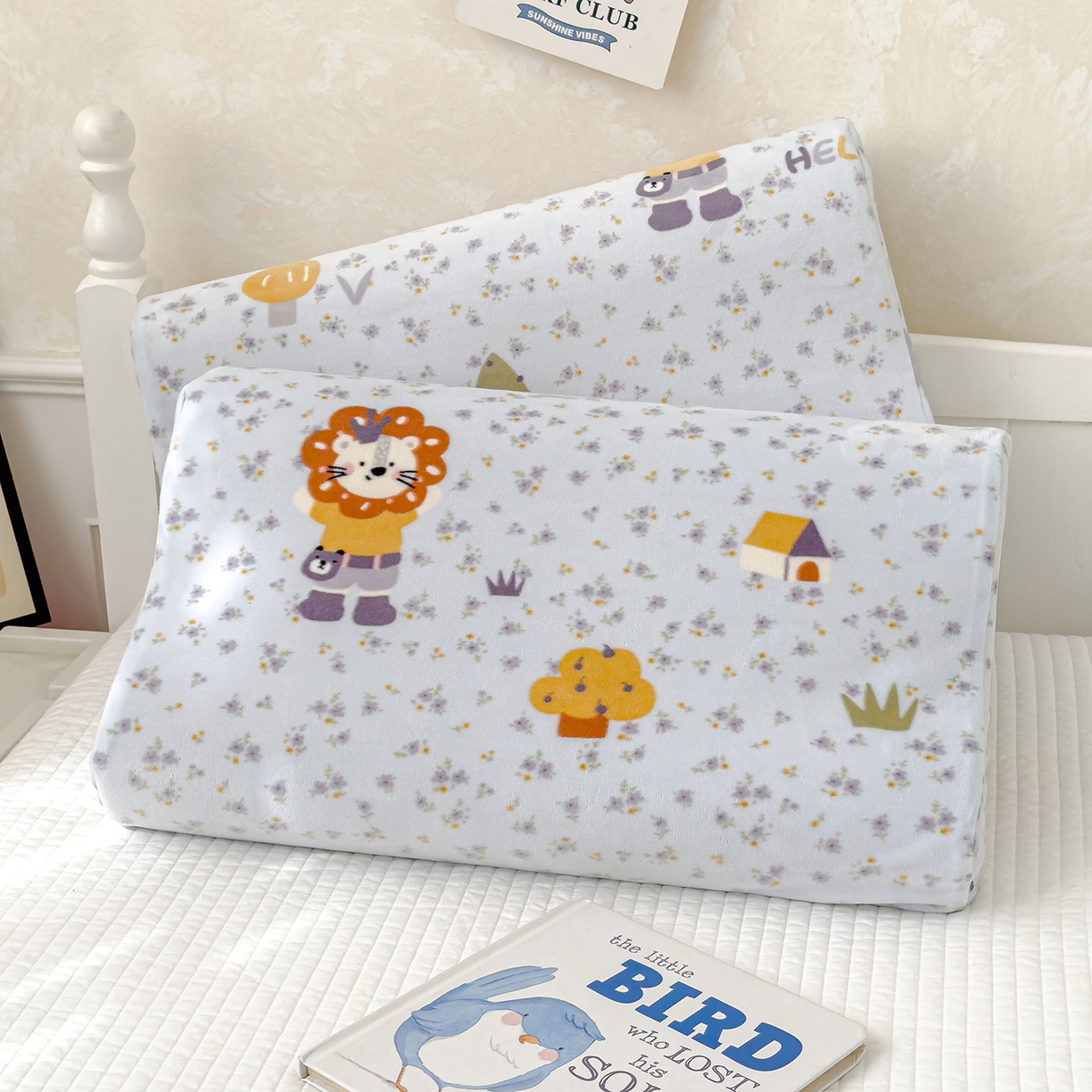 91家纺网 家纺一手货源 找家纺 良佐生活 2025新款宝宝绒乳胶枕套 小狮子乐园-蓝