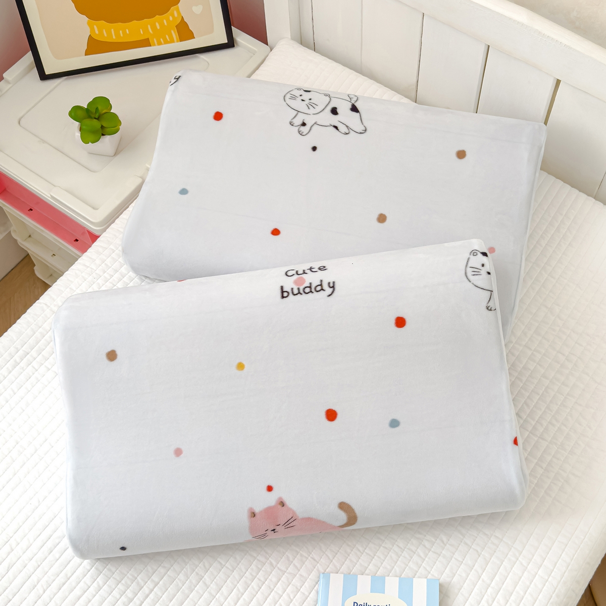 91家纺网 家纺一手货源 找家纺 良佐生活 2025新款宝宝绒乳胶枕套 猫咪历险记