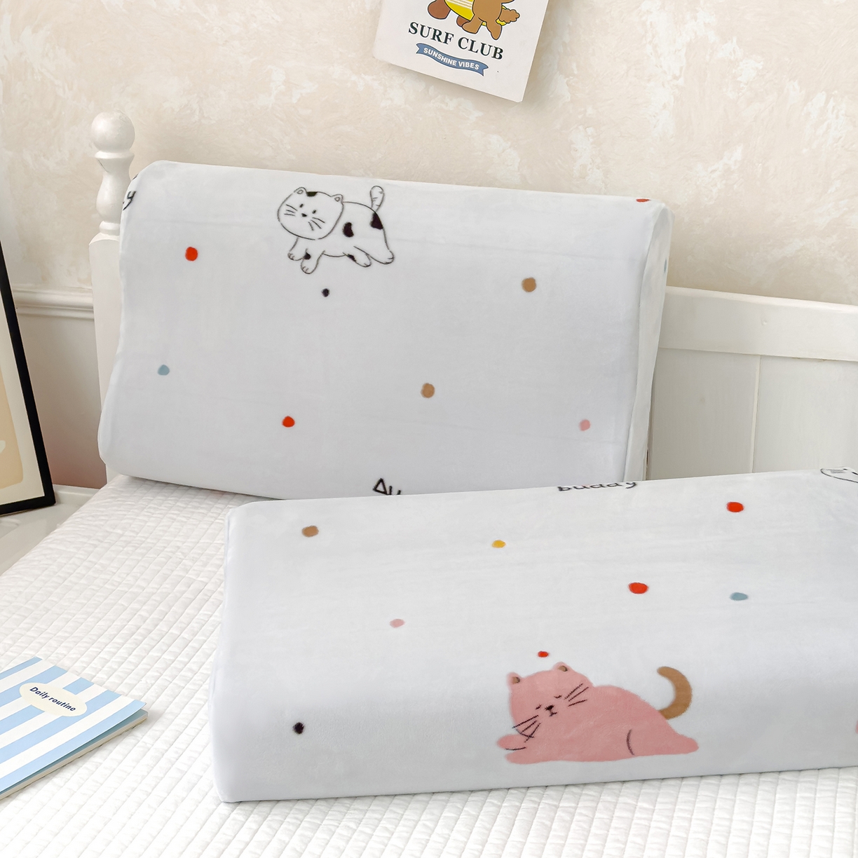 91家纺网 家纺一手货源 找家纺 良佐生活 2025新款宝宝绒乳胶枕套 猫咪历险记