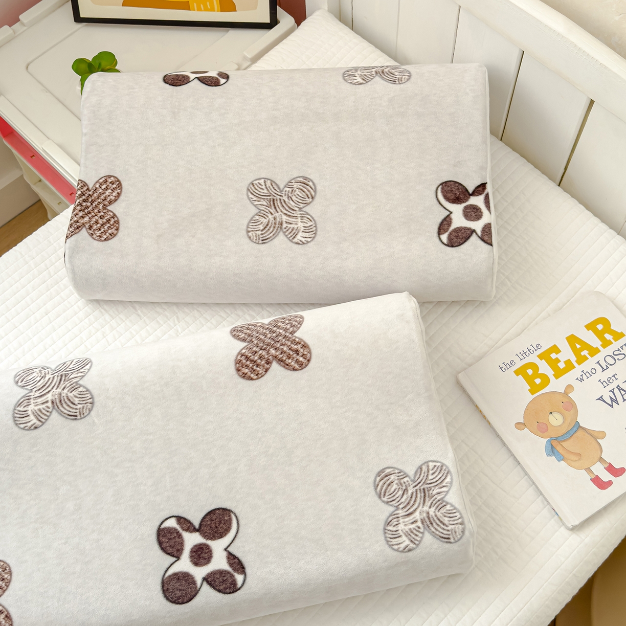 91家纺网 家纺一手货源 找家纺 良佐生活 2025新款宝宝绒乳胶枕套 四叶草